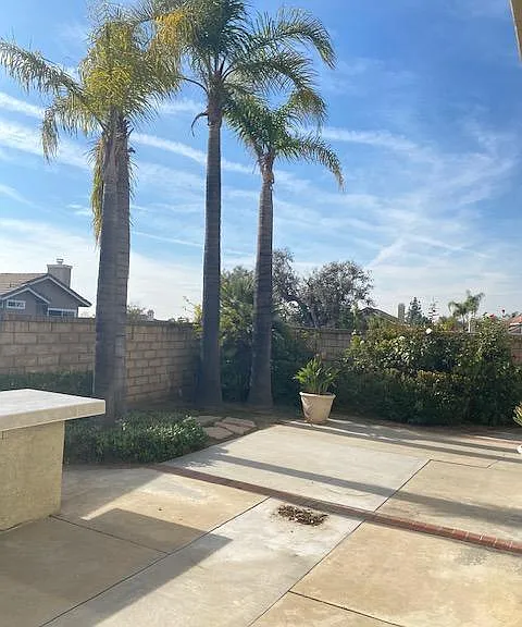 10911 Emerson St — Photo 2