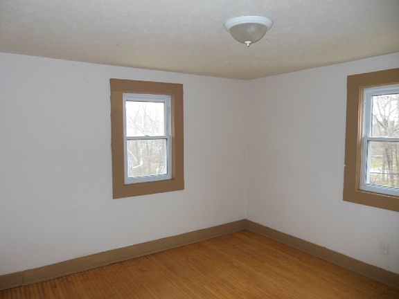 2nd image of 720 Kishwaukee Ct