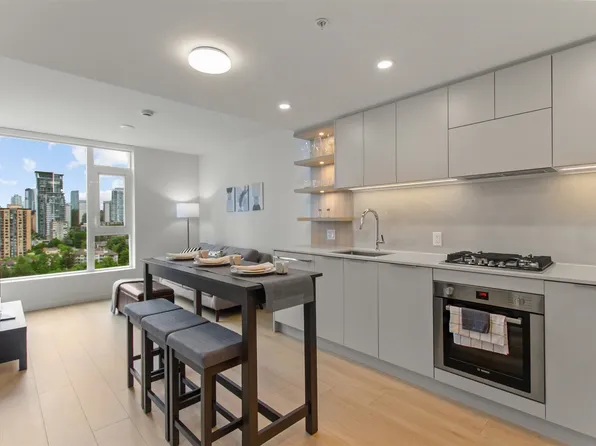 311 Alderson Ave #1805, Coquitlam, BC V3K 1W2