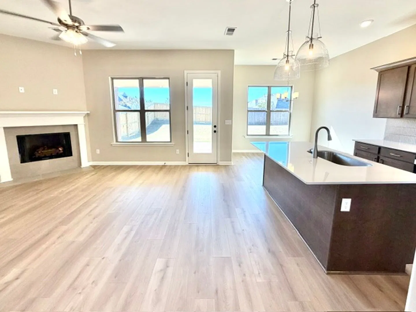 GreenWillow Dr220 — Photo 2