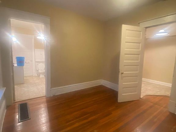 4th image of 509 Wealthy St SE #A