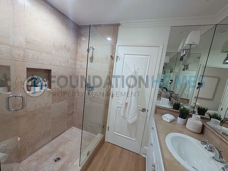 136 Peacock Dr — Photo 16