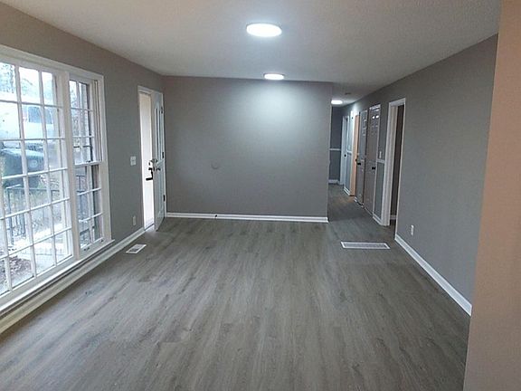 2nd image of 1581 Brewster Cir