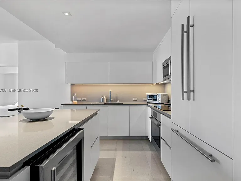 88 SW 7th St #809 — Photo 7