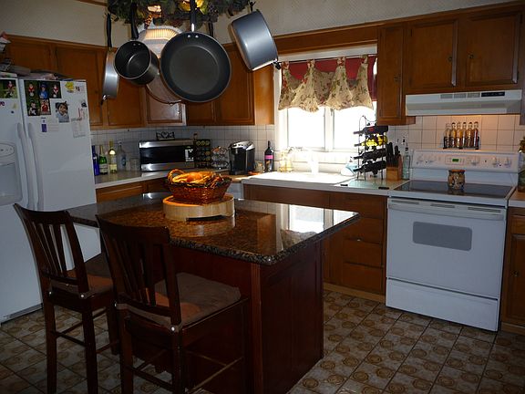 4th image of 67 Merrill St