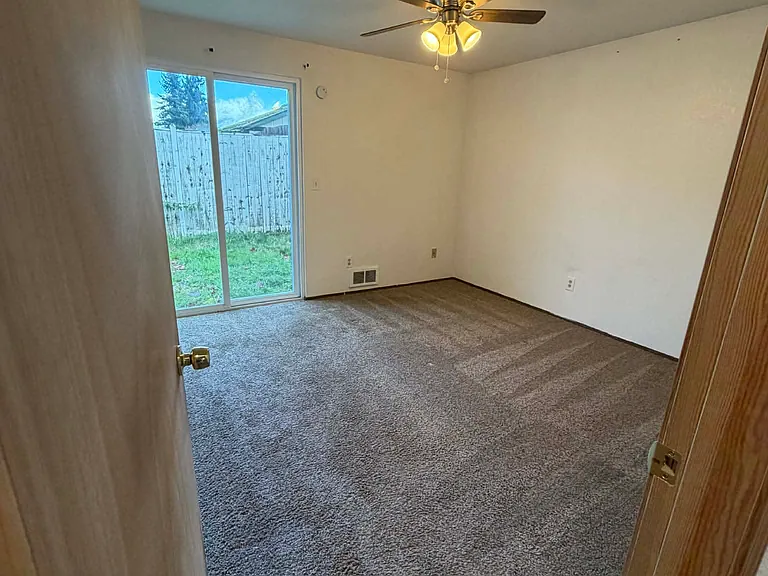 725 Edelweiss Ln SE — Photo 10