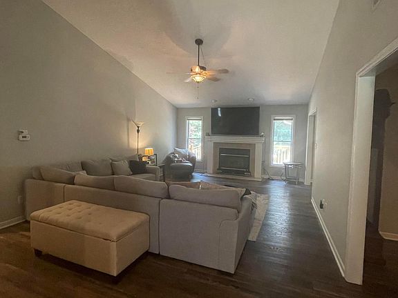 3rd image of 4049 E Bennington Blvd
