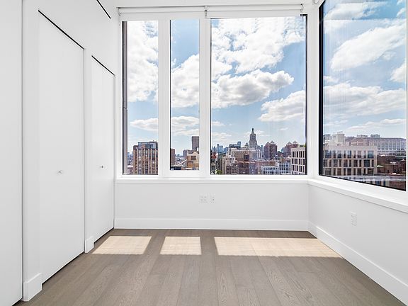 4th image of 200 E 23rd St #Penthouse 1d