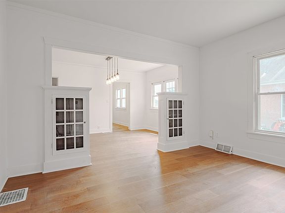 3rd image of 804 N Walnut St