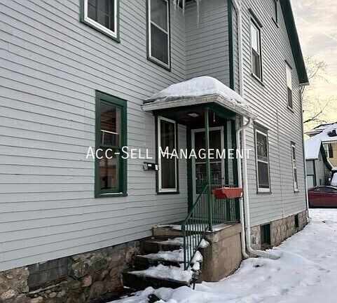 2nd image of 205 Valley Ave NW APT 3