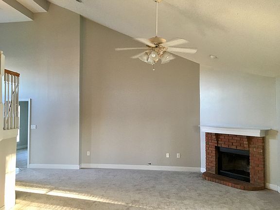Great Room 17’ ceilings 