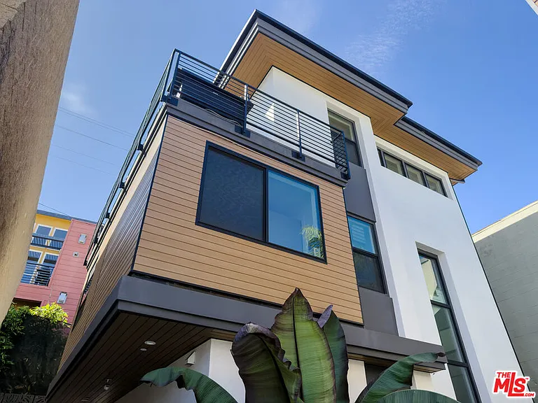 13354 Beach Ave — Photo 22