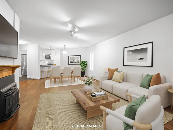 3191 Mountain Hwy #105, North Vancouver, BC V7K 2H4