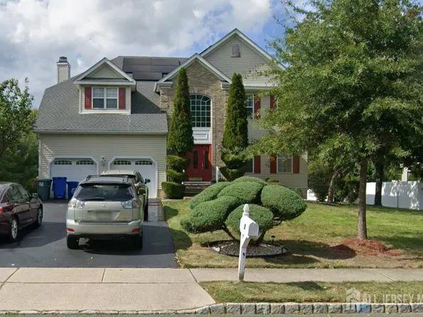 5 Mountain Ash Ct, Monroe Township, NJ 08831