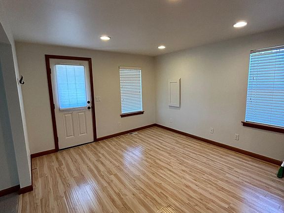 Dining area off kitchen
