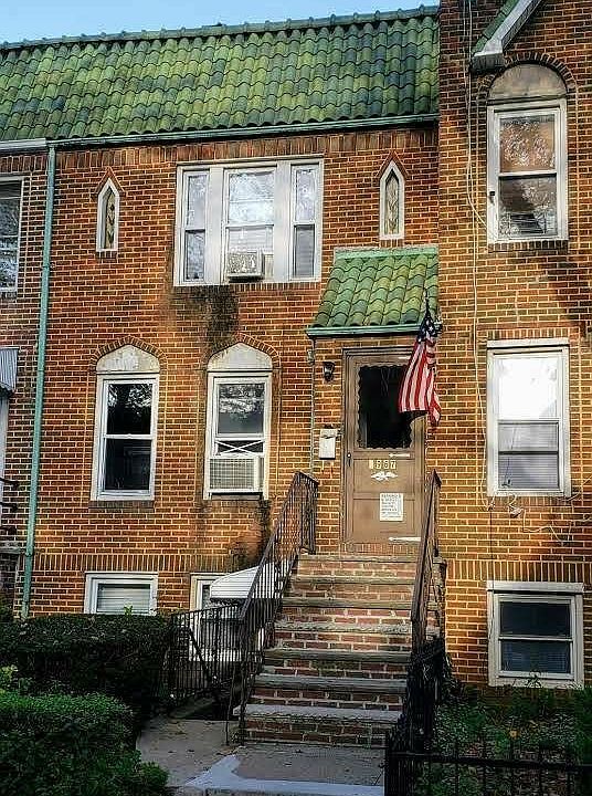 1st image of 1967 E 28th St