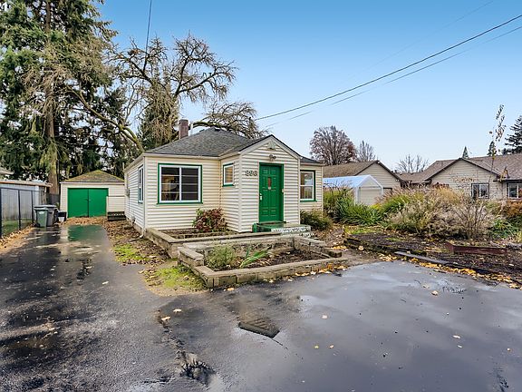 2nd image of 896 NE Sunrise Ln