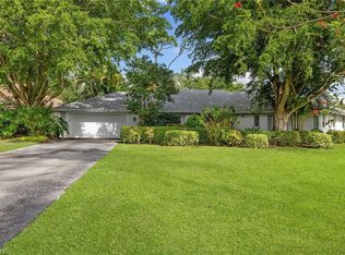 440 Widgeon Poin #8, Naples, FL 34105