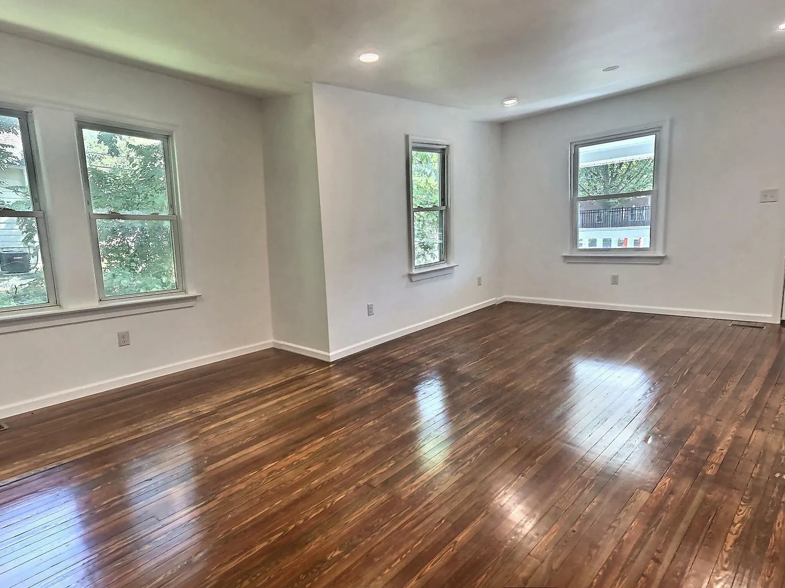 52 Carpenter St — Photo 3