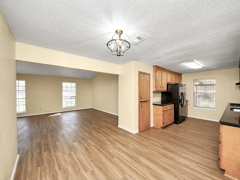 8105 Lanham Ln — Photo 10
