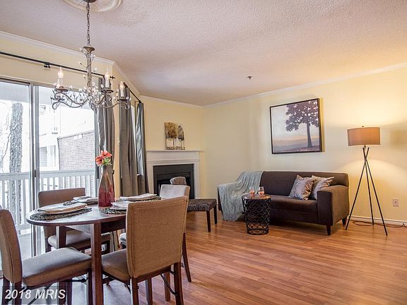 3rd image of 1504 Lincoln Way APT 304
