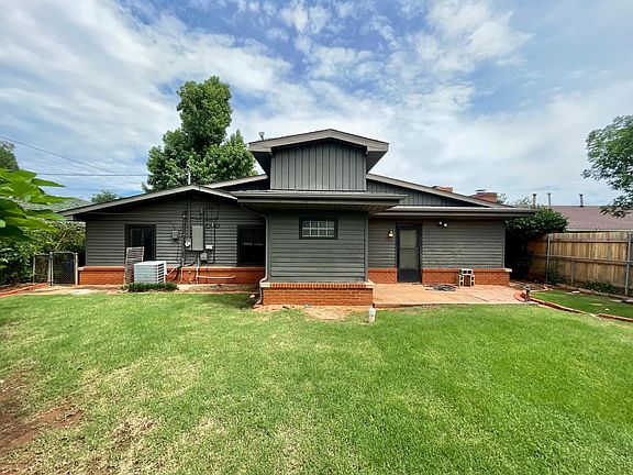 3rd image of 2412 Carlton Way