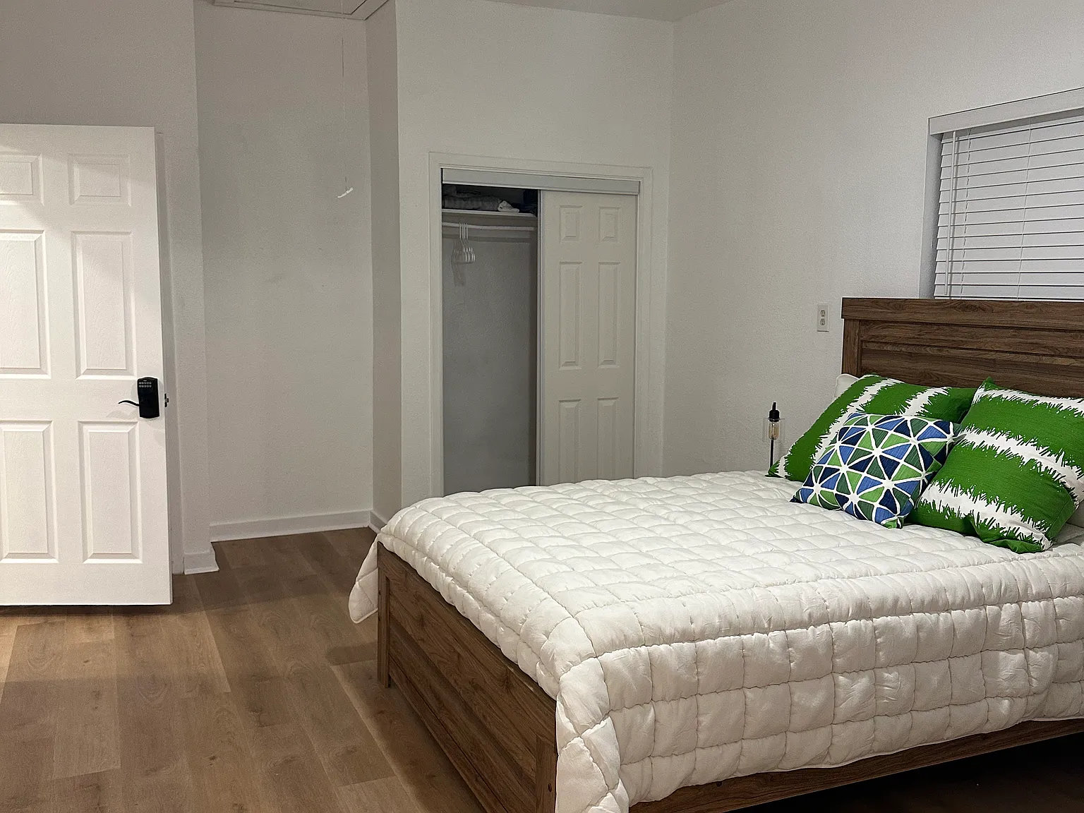 4 bed, 1500 sqft, $2,100 — Photo 3