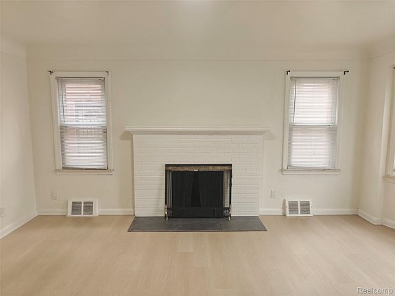 3rd image of 8527 Whitcomb St