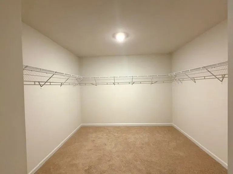 526 Leven Dr — Photo 17