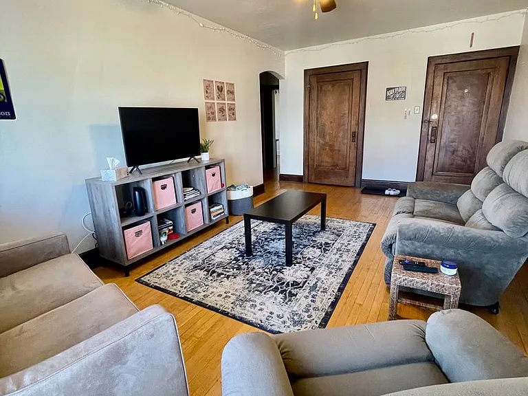 1805 E Park Pl — Photo 2