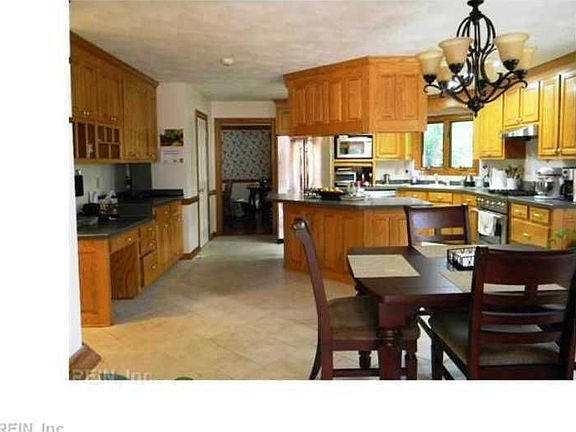4th image of 813 Pecan Forest Ct