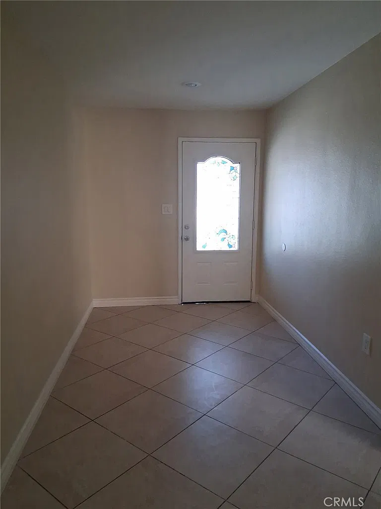 2 bed, 1000 sqft, $2,450 — Photo 3
