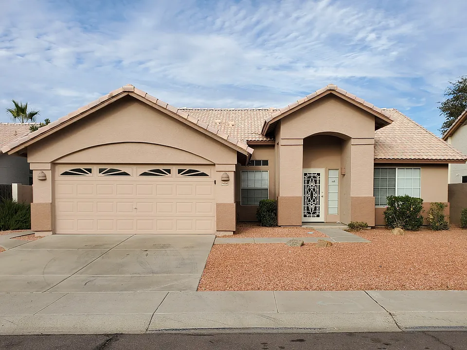 5656 W Pontiac Dr