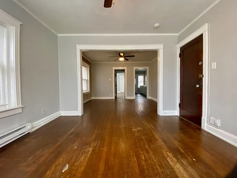 Valentine Place Apartments — Photo 35