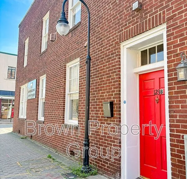 123B Anderson St — Photo 1