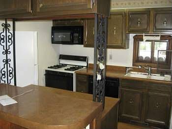 2nd image of 1093 Camelot Dr
