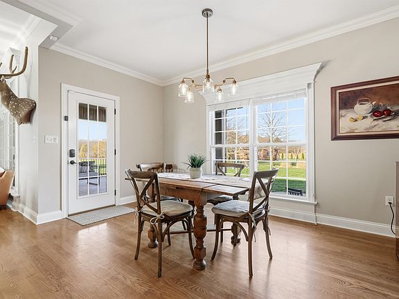 4th image of 1945 Deerhaven Ln