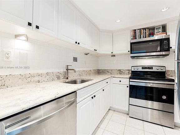 4th image of 1000 West Ave APT 1108