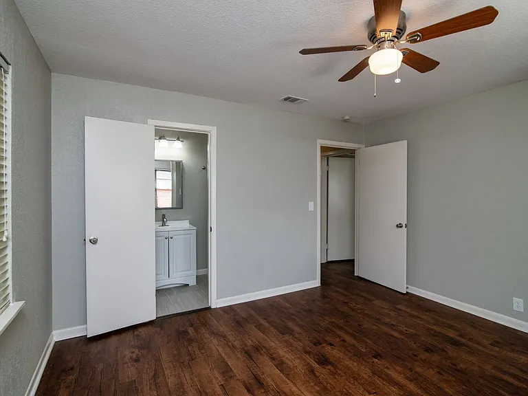2416 Hillview Dr — Photo 16