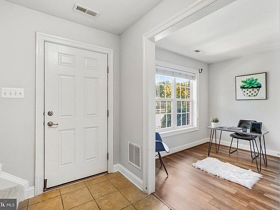 4th image of 442 Whetstone Glen St