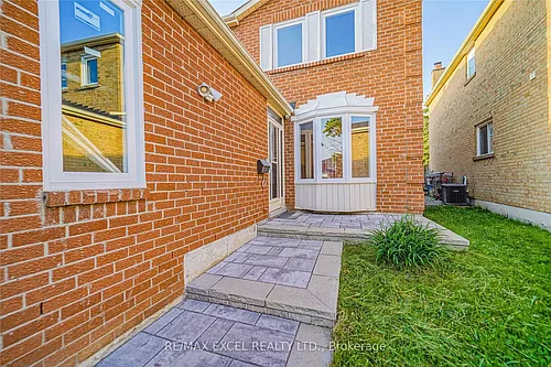 47 Whiteleaf Cres #UPPER Photo 1