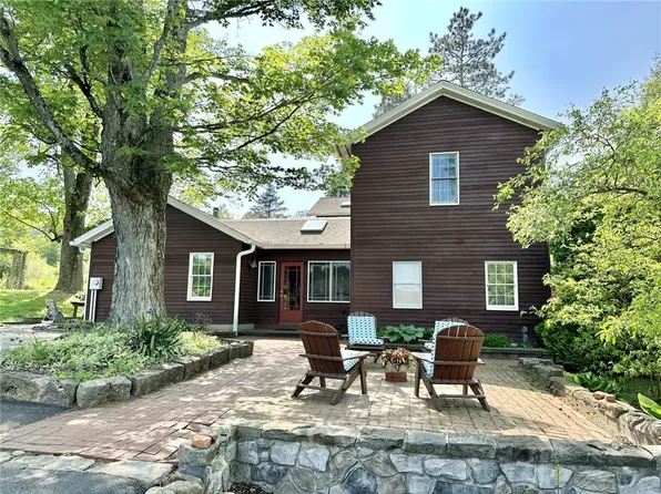27059 Lyona Rd, Guys Mills, PA 16327