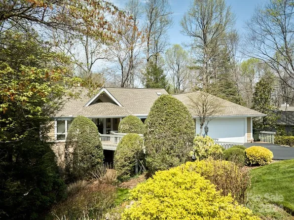 701 Blossom Ln, Flat Rock, NC 28731
