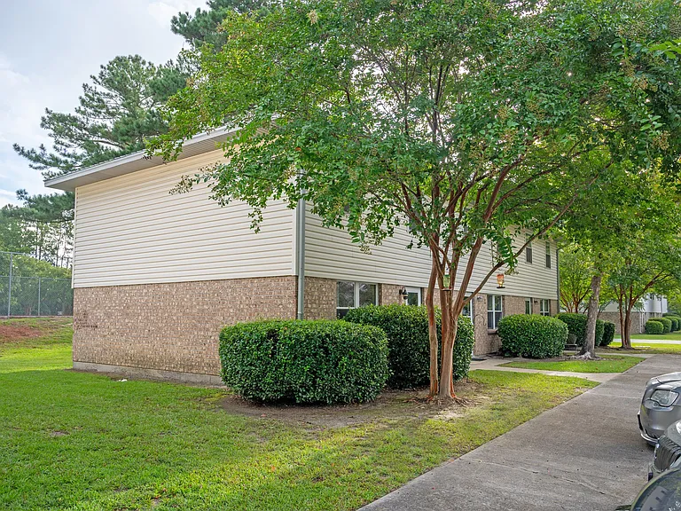 Woodlocke Apartments — Photo 27