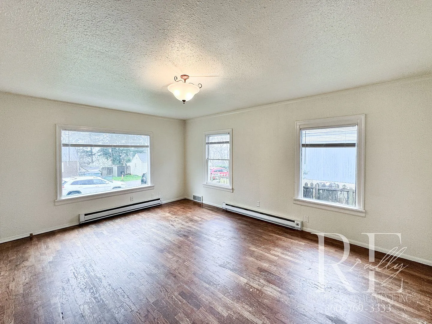 Charming & Spacious: A Home Full of Character and Warmth — Photo 4