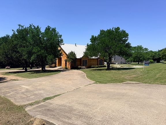 3rd image of 305 Twin Lakes Dr