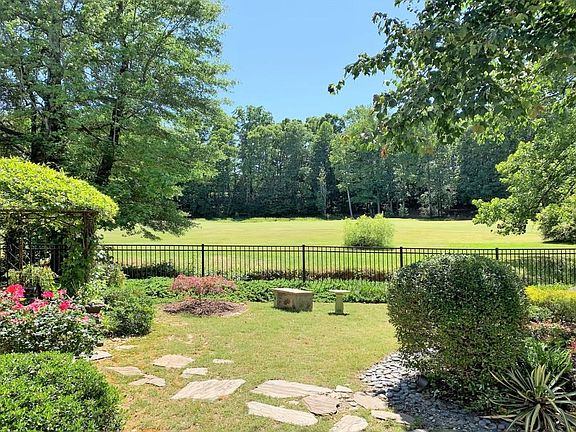 5th image of 121 Glen Eagle Way