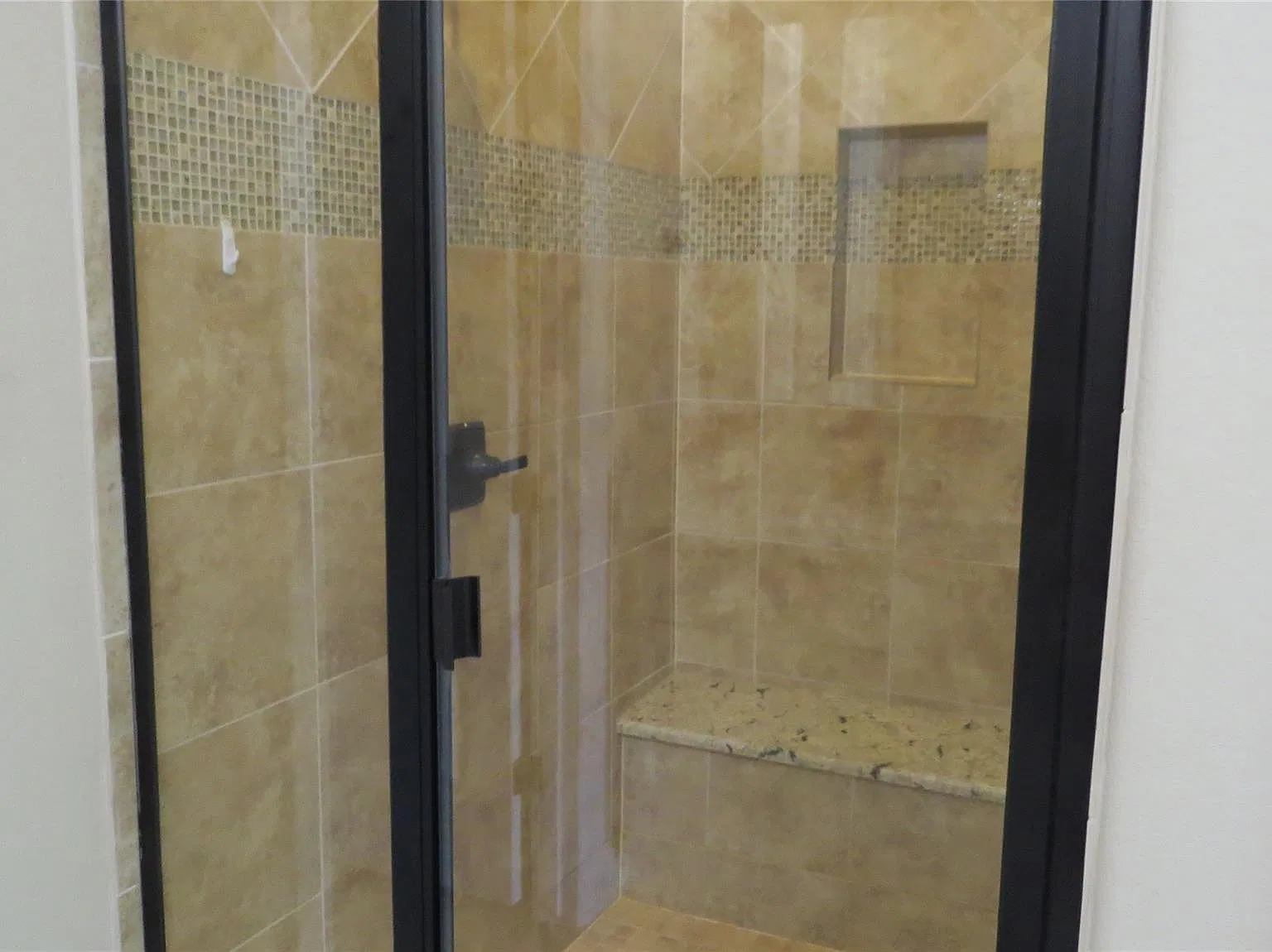 2 bed, 2.0 bath, 1406 sqft, $2,200 — Photo 3