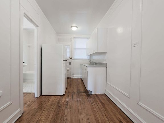 4th image of 1604 W Berteau Ave APT 3F