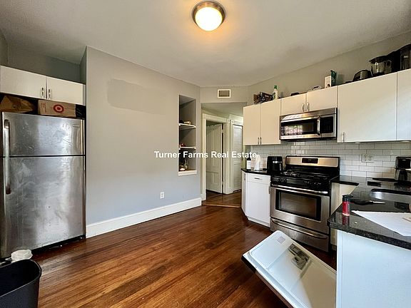5th image of 23 Evergreen St #2L